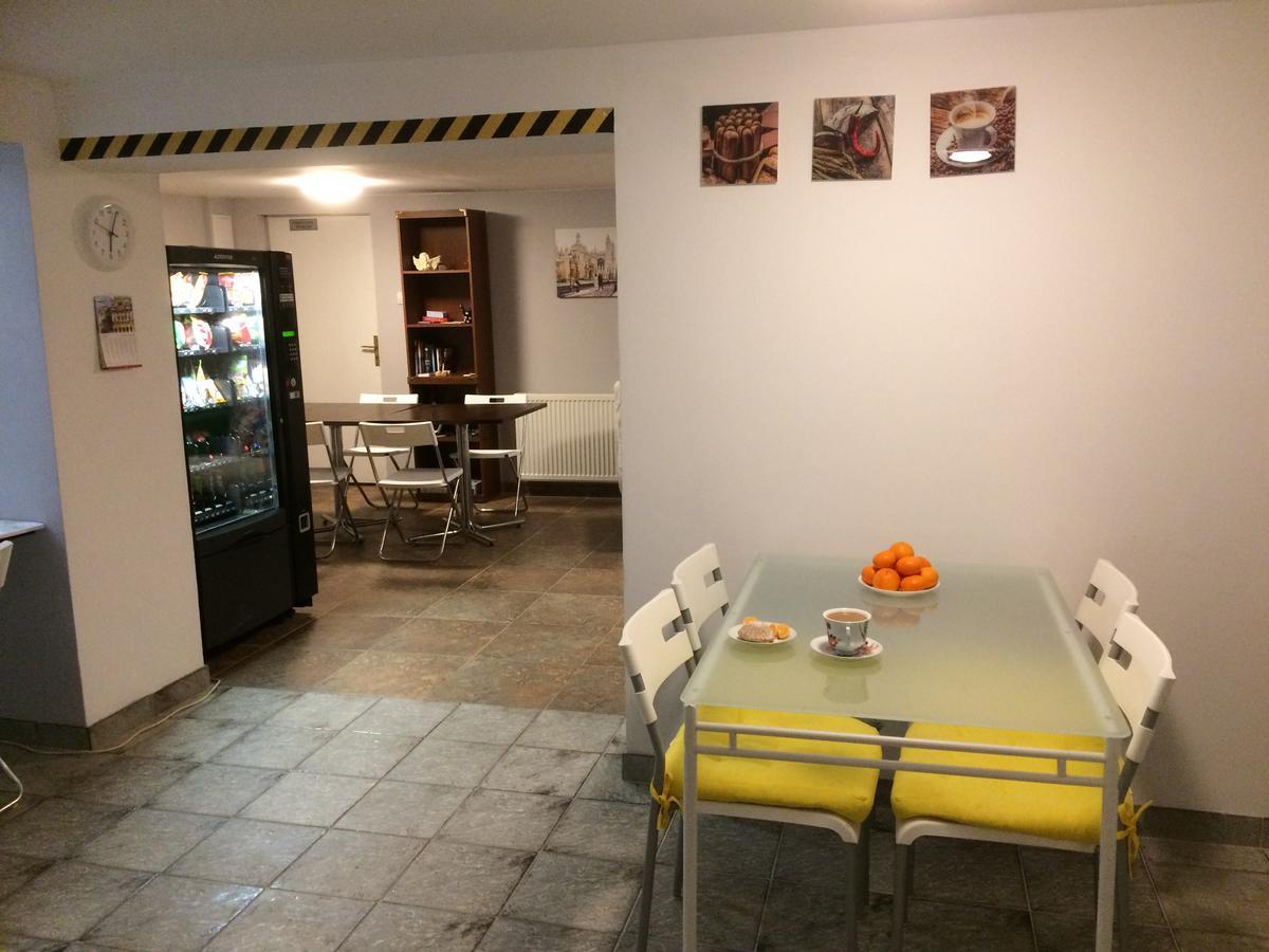 Hophop Noclegi Warschau Buitenkant foto